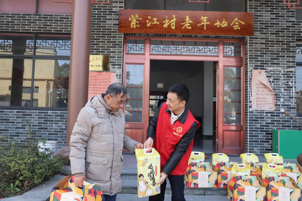 暖春意，敬老情-雷速官方网站-雷速leisu（中国）多年坚持慰问孤寡老人